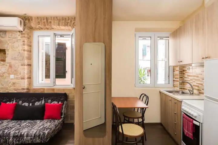Q In Corfu Town Apartament
